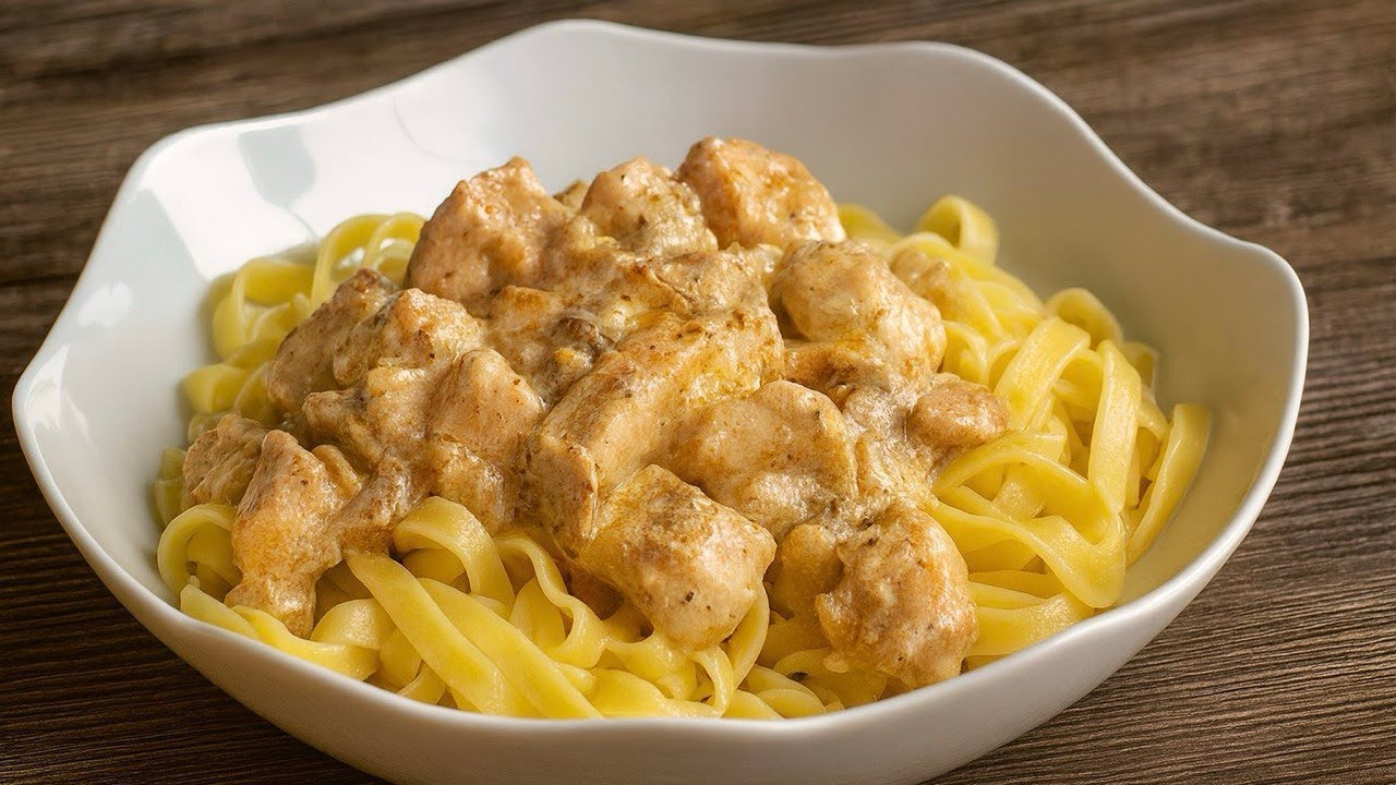 Unglaublich leckere Fettuccine mit zarter Hähnchenbrust und Champignons!