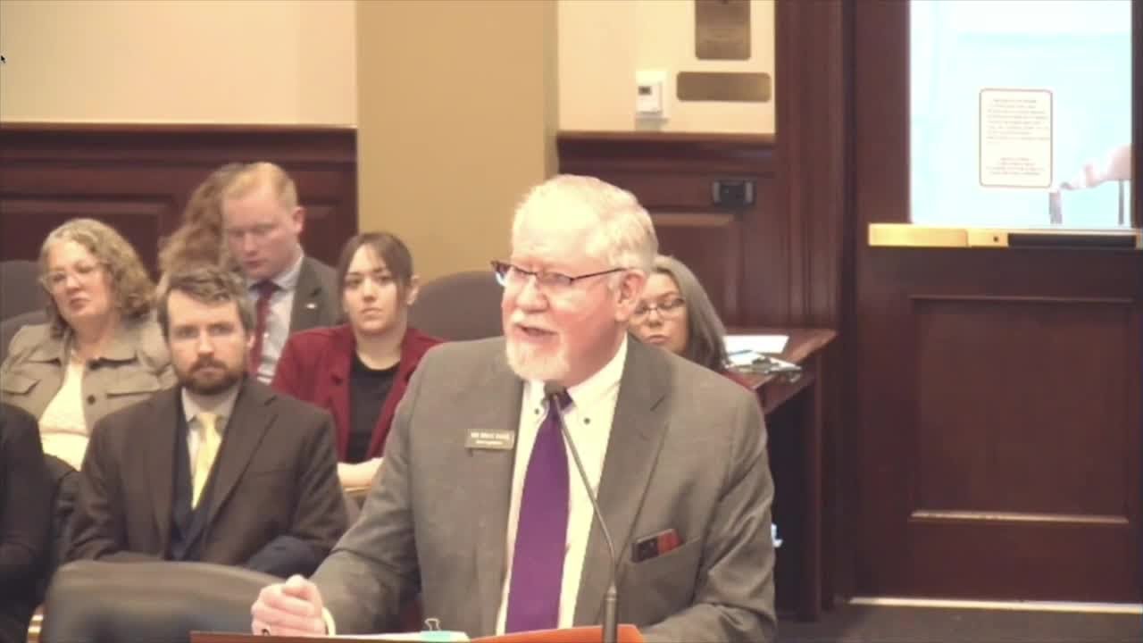 Idaho House committee advances bill requiring moment of silence in schools