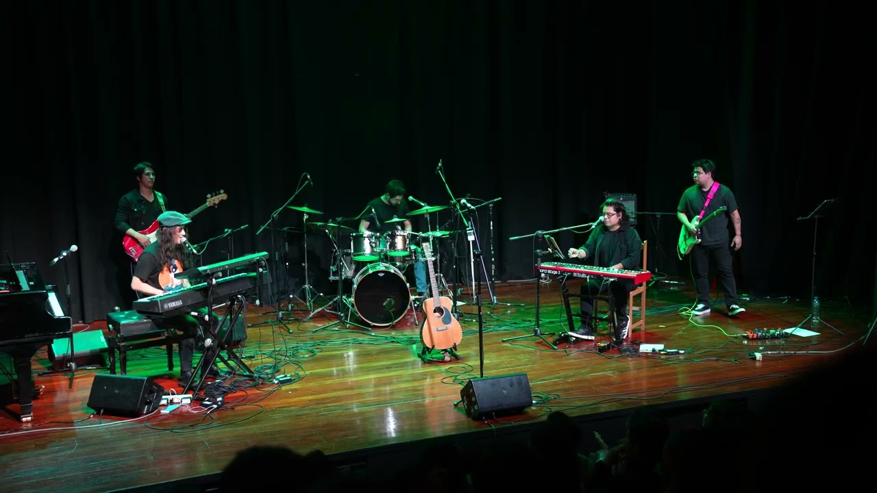 Ale Iturrizaga canta Charly Garcia en vivo - Auditorio Julio Ramón Ribeyro (Parte 2 )