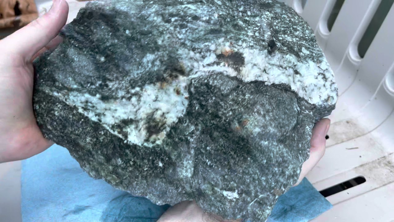 Green Basalt with Magnesite and Serpentine