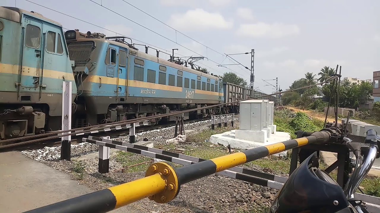 High speed Twins ED WAG7 Haluing Coal Loaded Long Freight train || AVK Trainzone