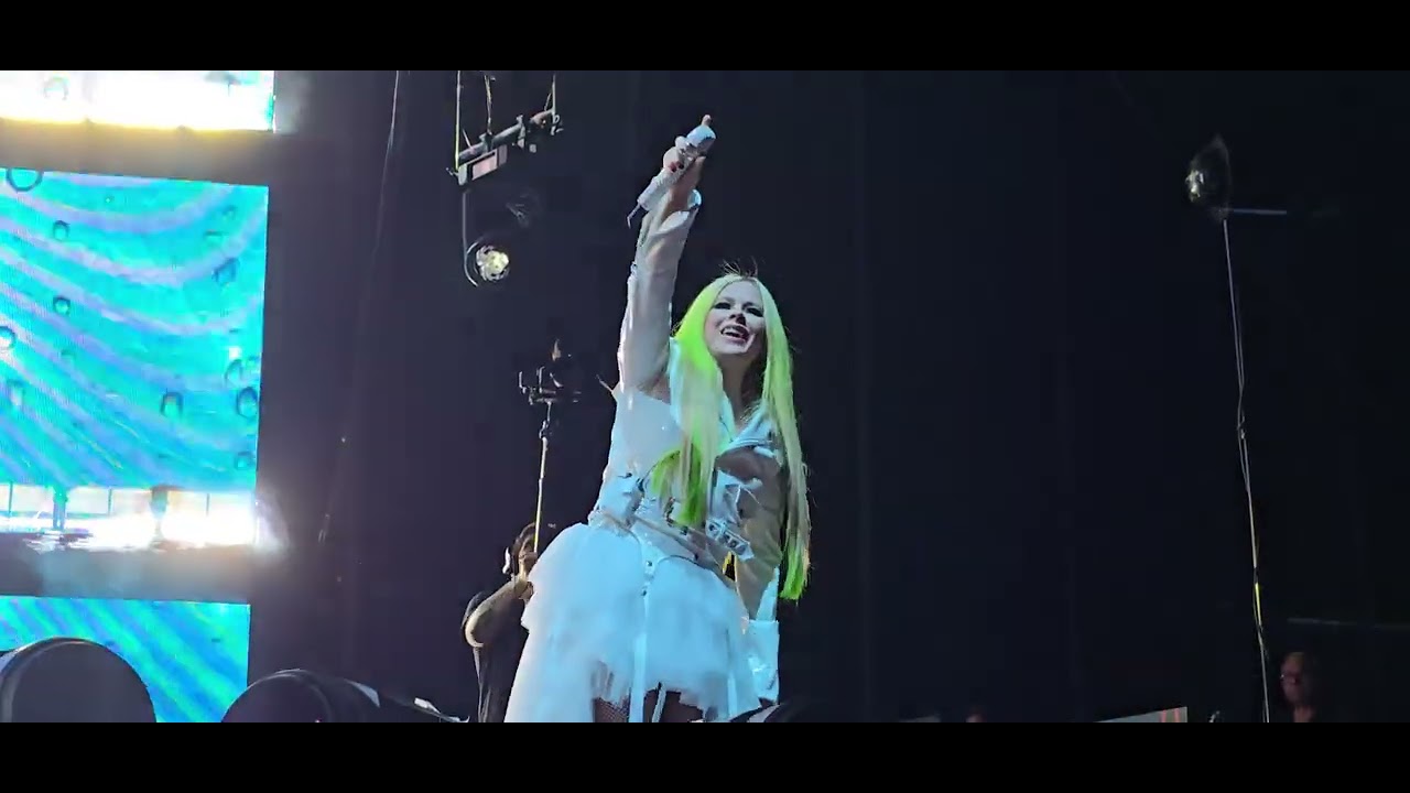 Avril Lavigne - Greatest Hits Tour 2025 - Live in Hershey PA - 17 I'm With You (show finale)