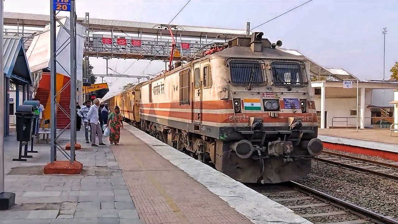 Dhola Jn to Bhavnagar Para Short journey in Botad - Bhavnagar Passenger Train 