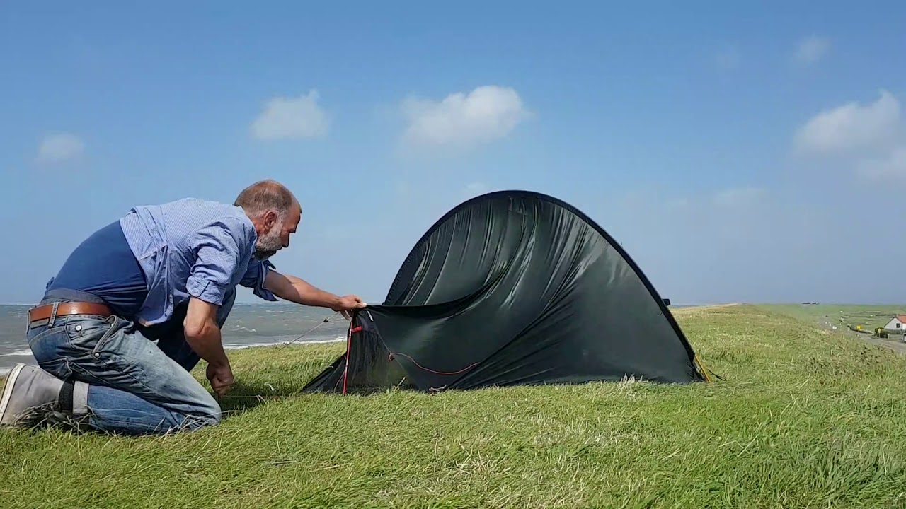 Pitching Hilleberg Enan in windforce 7 Bft. (60 kmh)