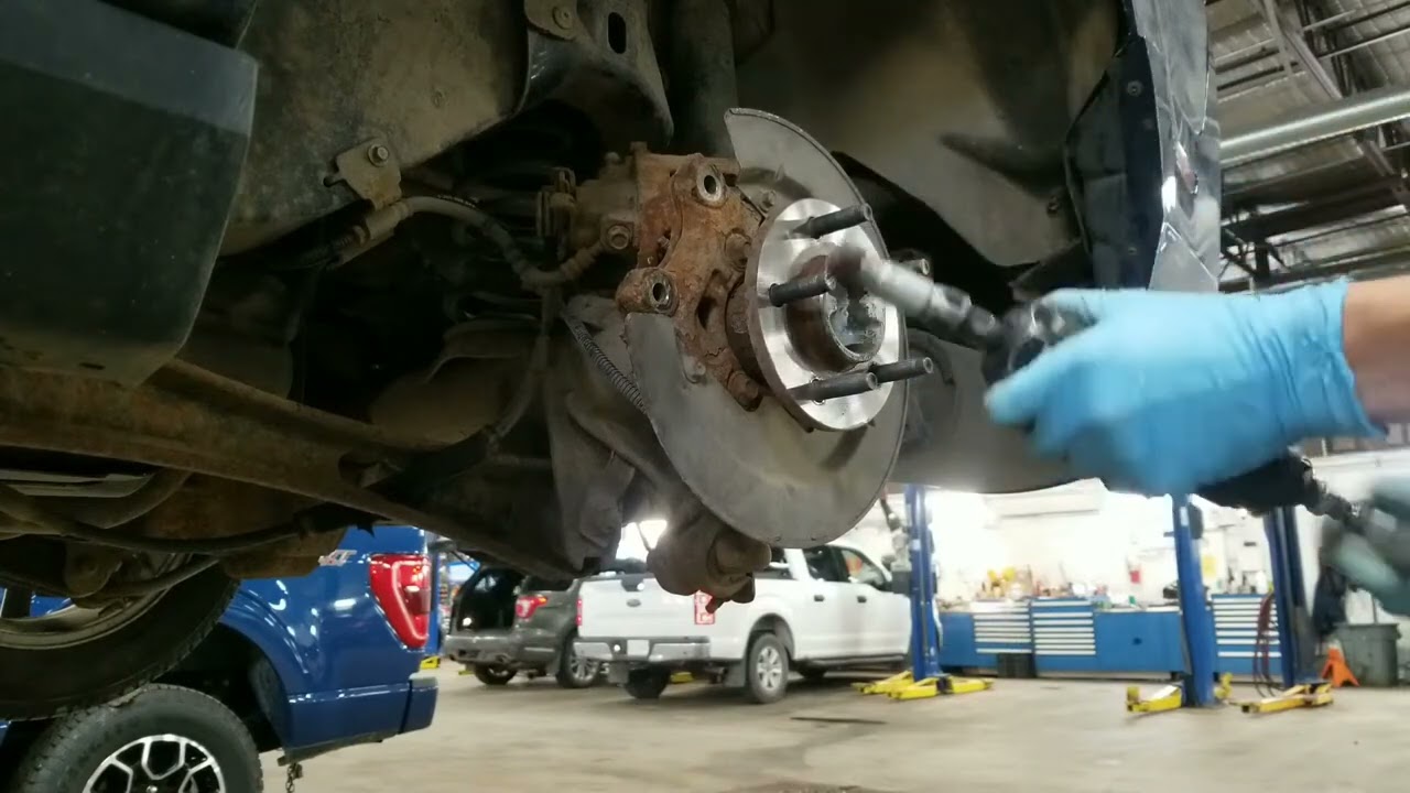 First time Brake job ,10yrs old Ford Mustang What happens  2012 포드 머스탱 10년만에 브레이크 정비 하는데