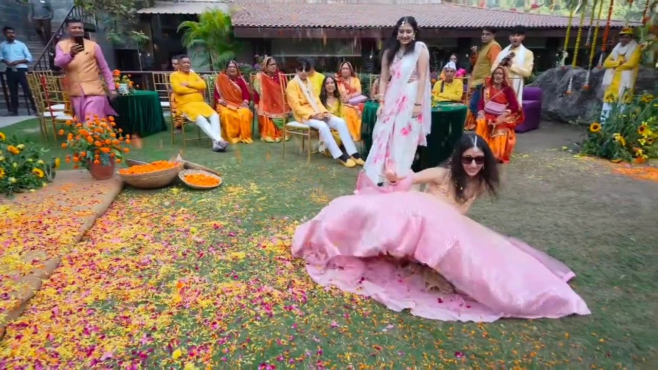 Sorav Joshi's wife fell while dancing!💃(Credit →@souravjvlogs )