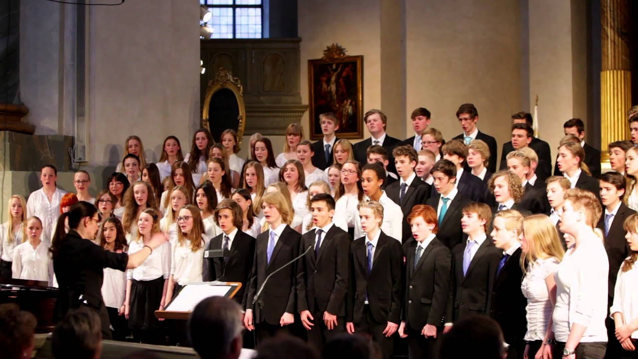 Klass 7C, 7D & 9E, 9F från Adolf Fredriks musikklasser sjunger 