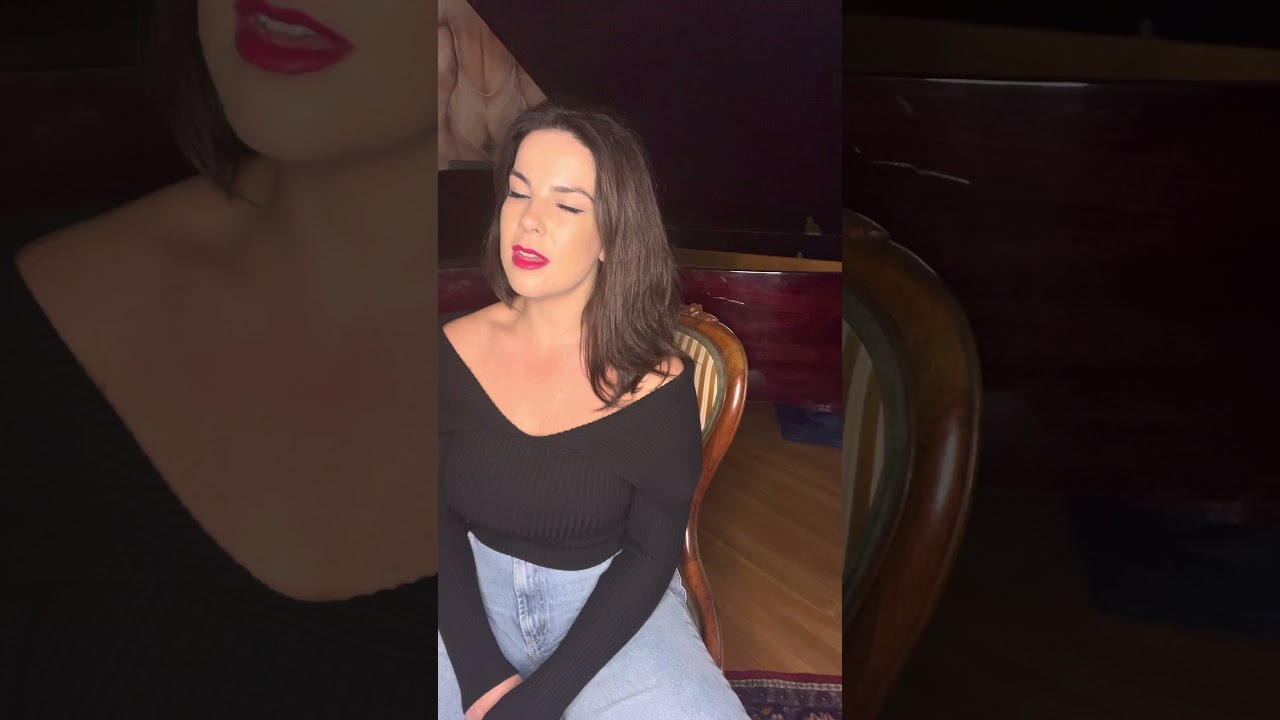 Beatriz - Edu Lobo & Chico Buarque (à capela, cantada por Camila Titinger.