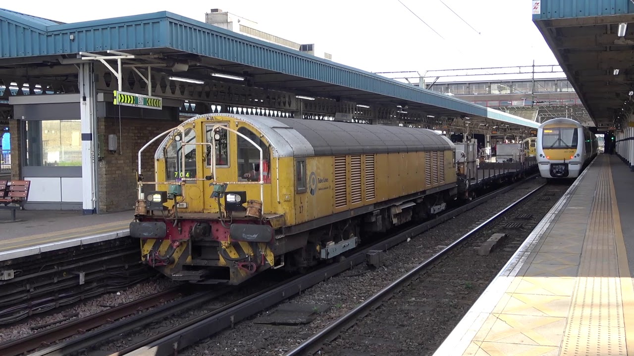 London Underground Battery Locomotives L27 and L29 in action on the District Line