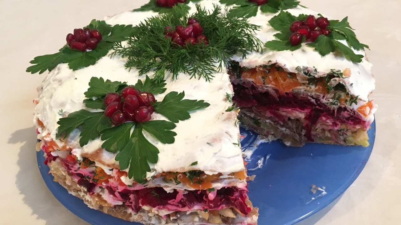 Hazır lavaşla, qat-qat  BAYRAM SALATI