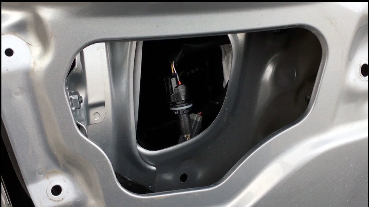 2015 Toyota Highlander Rear Lens Assembly Replacement
