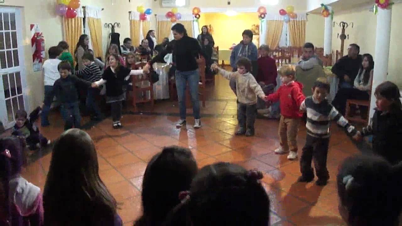 Salón Evaristo´s; Cumple 6 de Victoria: Bailando de Reversa