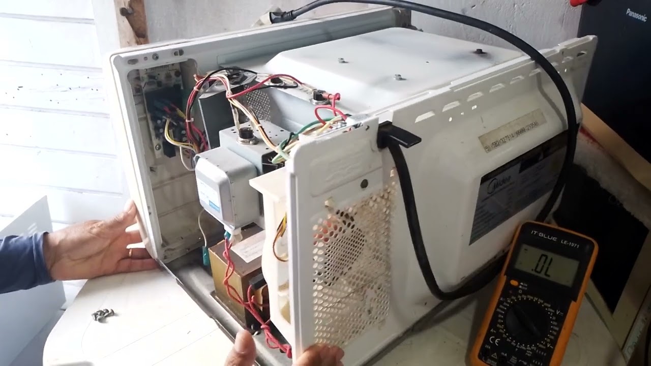Micro-ondas Midea 31L com Grill. não esquenta e quando colocar na tomada ja liga.