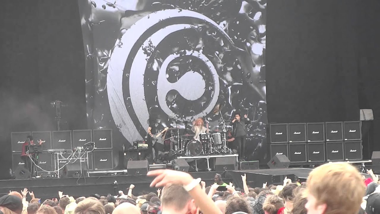 (HD) Crossfaith intro + we are the future live at download festival 2014 donington