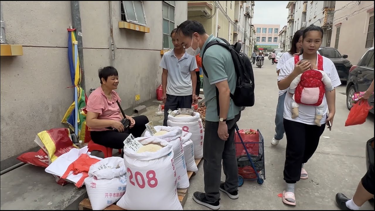 台山Toishan 沖簍鎮市場。五一長假游四邑。碰上沖簍鎮傳統的墟日，趁墟買包台山米回家。