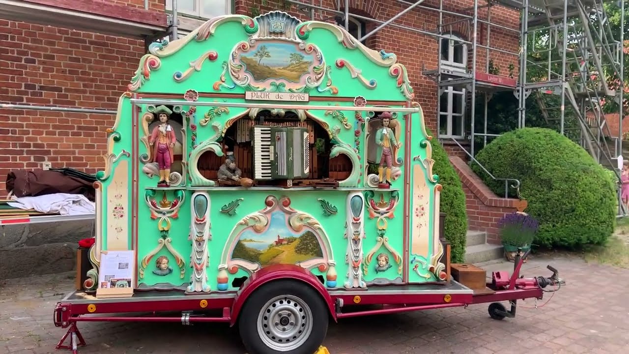 Strassenorgel-Hamburg: Die Pluk de Dag spielt 