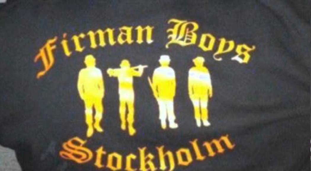 Huliganer hyllas av nazister