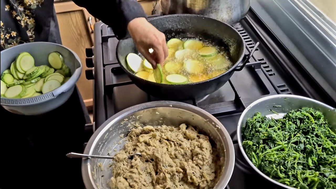 حلبنا البقرات و عملنا الجبنة و غدانا كان كوسا من الأرض😋