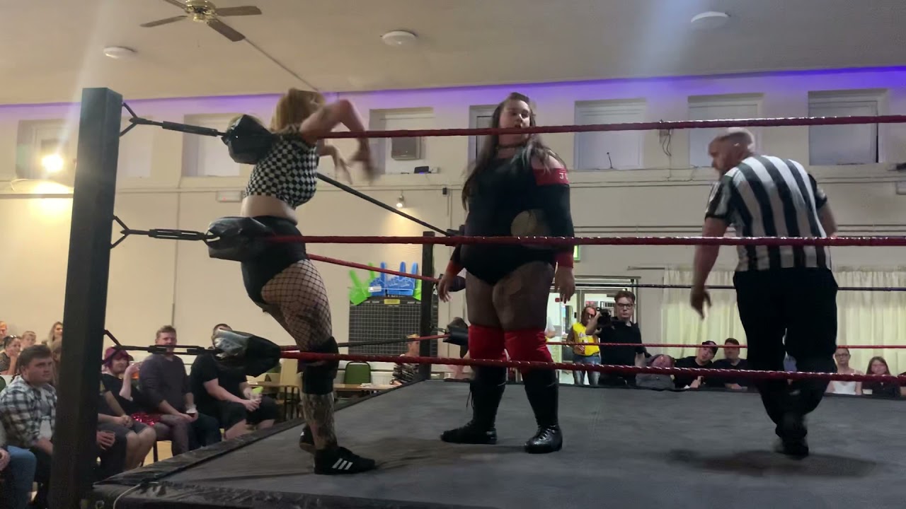 Prize Hereford: Dominita & Hayah vs Kat Von Kaige & Kelly Van Ness