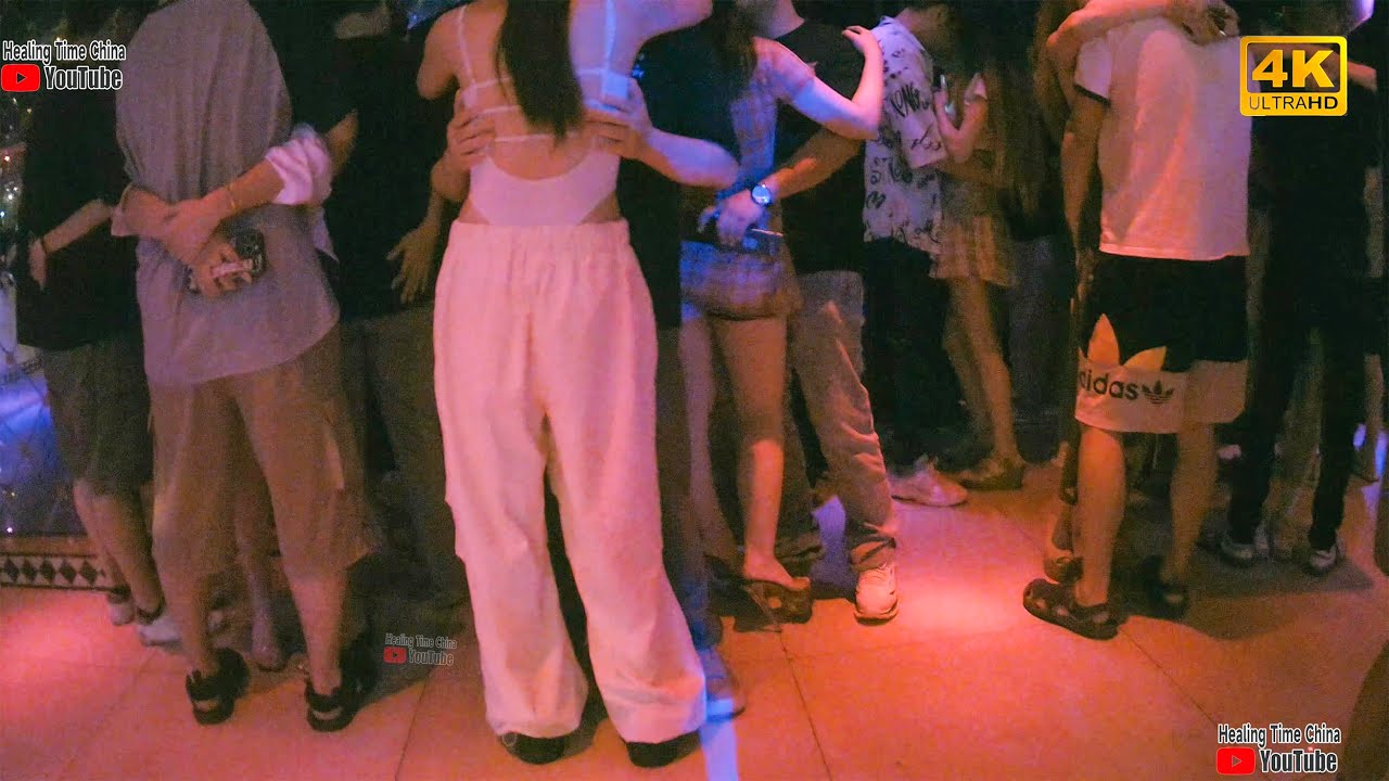 Dancing with beautiful girls on February 22, 2026, let's all de-stress together in the New Year.