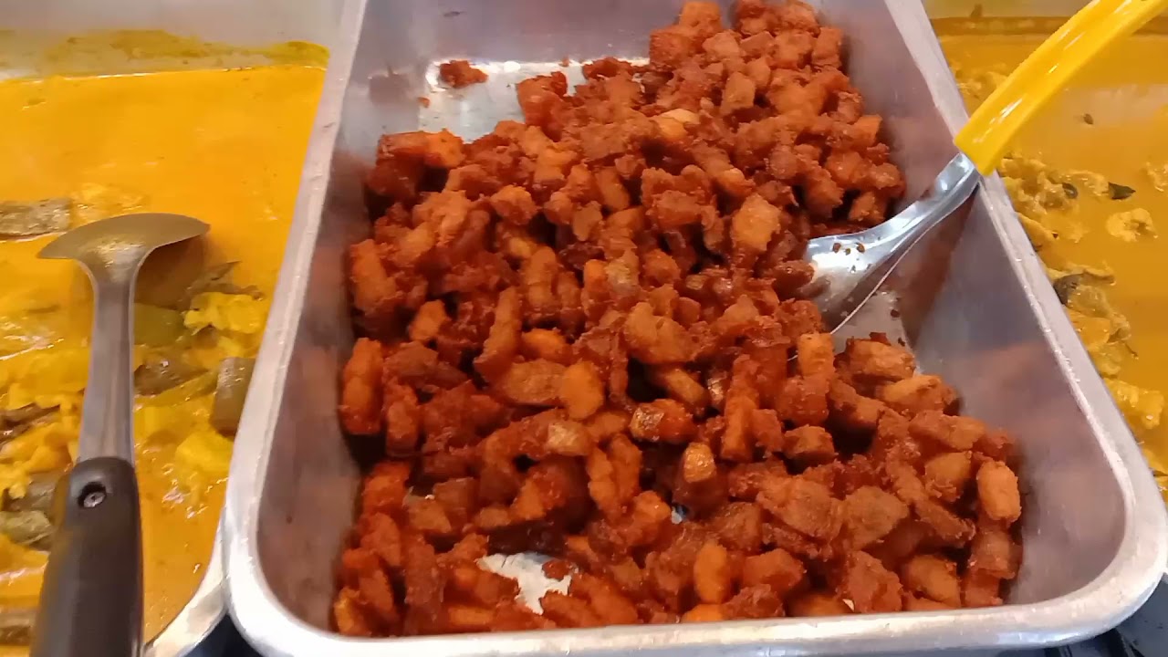 tapau Kolo mee merah/putih//sedap