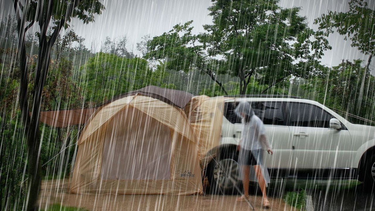 Сильный дождь с самого начала во время установки новой палатки! Реальность кемпинга под дождем!