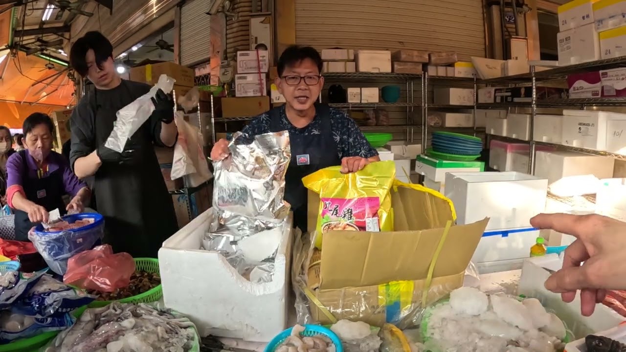 小季海鮮叫賣週六日：台中市北區柳川西路四段82號