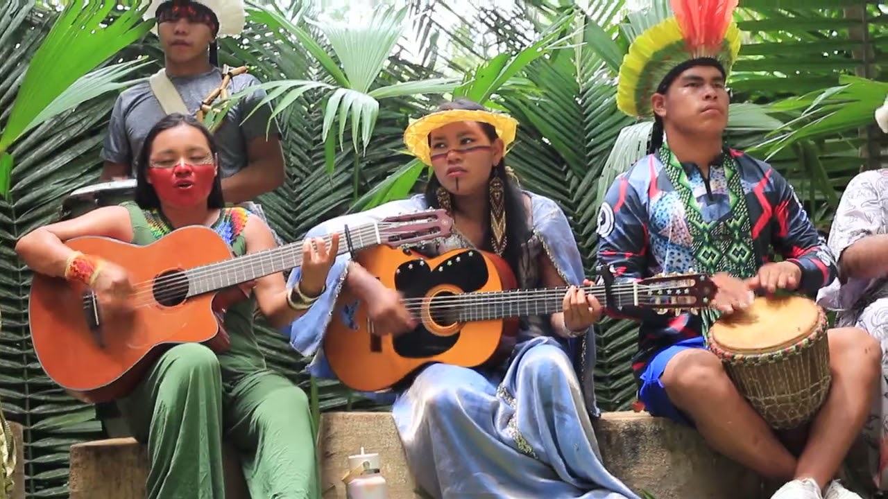 Music day with the Yawanana Family in Aldeia Sagrada