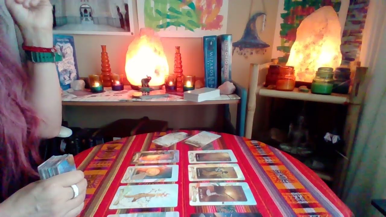 LEO!! 🔮 Est&aacute;s atrayendo a tu igual energ&eacute;tico en el amor!! Hay abundancia, viste luz en la sombra!!