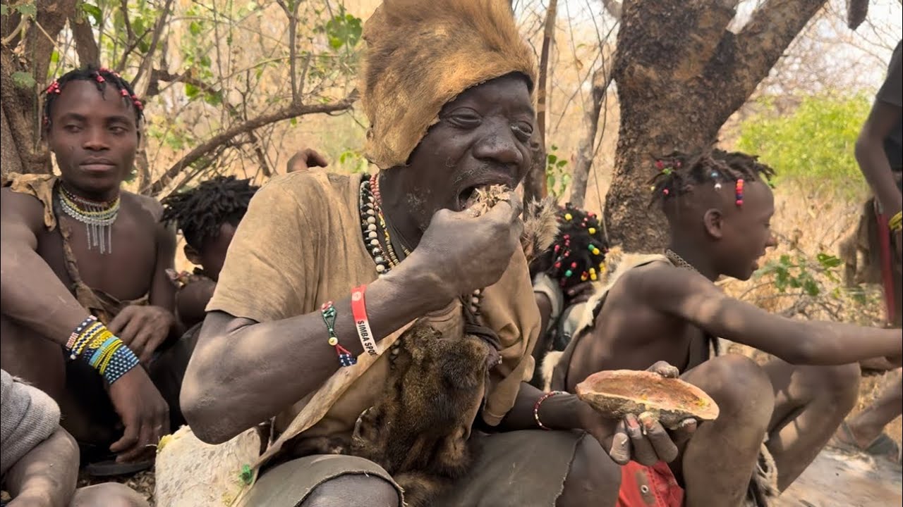 Discover Bushmen Eat Raw Meat, Feasting Wild Meat In The Wilderness 😱😱