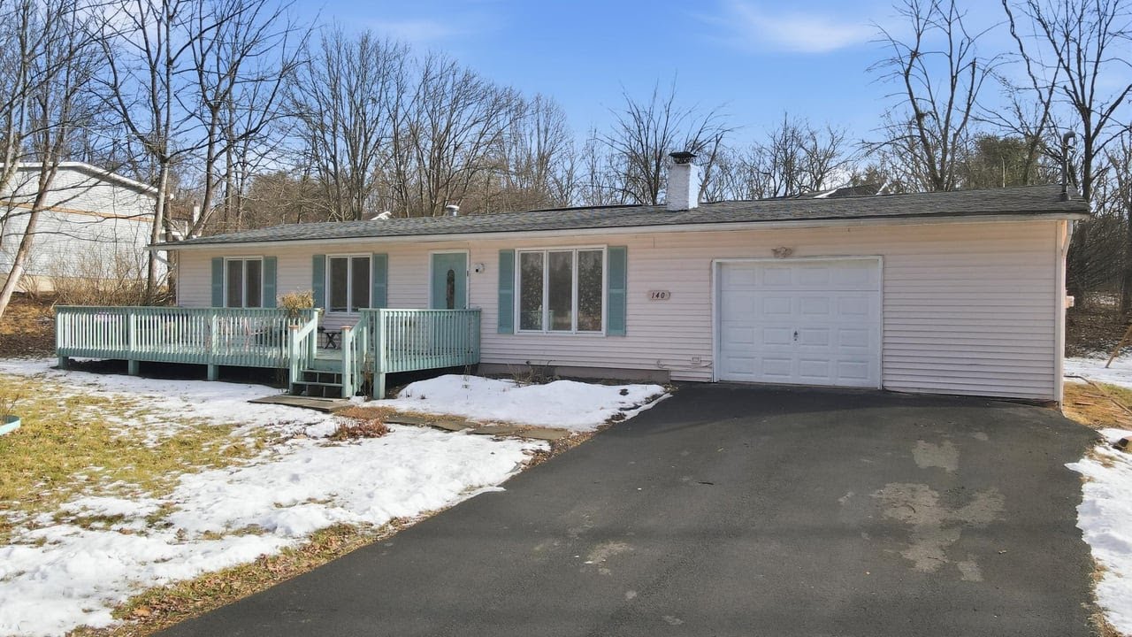 140 Louise Ln, Bartonsville, PA