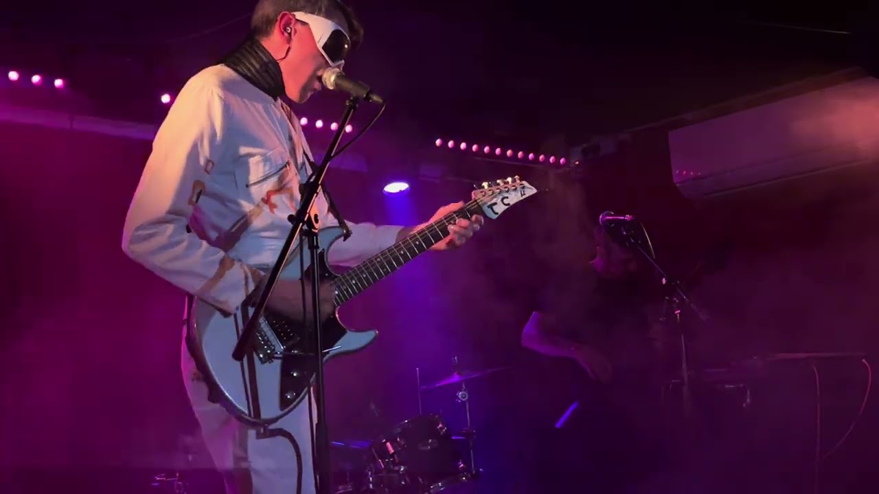 TEMPORAL COMET - Little Wonder (David Bowie cover), live at Paper Dress Vintage, London