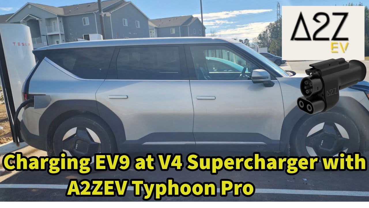 Зарядка электромобиля EV9 на суперзарядной станции TESLA с использованием адаптера A2ZEV NACS.