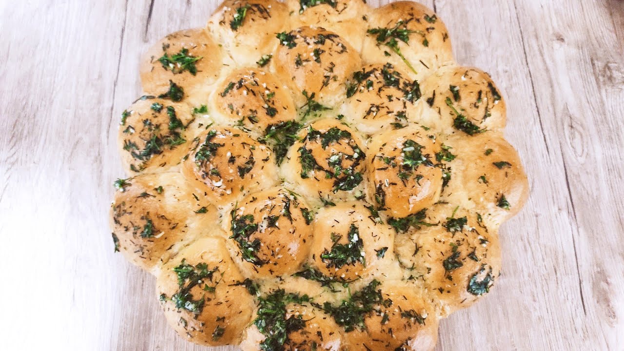 P&acirc;ine cu usturoi/ pampushka/ пампушки с чесноком.Garlic Rolls for Borsch