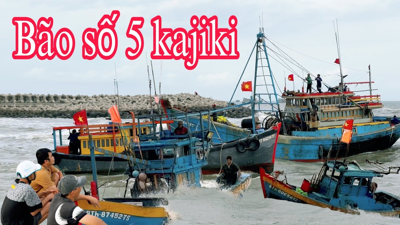 Bão Số 5 KaJiKi Nhiều Ghe Ra Vào Lao Đao Vì Sóng Quá To | Ghe Giả Cào Bị Mắc Cạn Ngư Dân Quá Lo