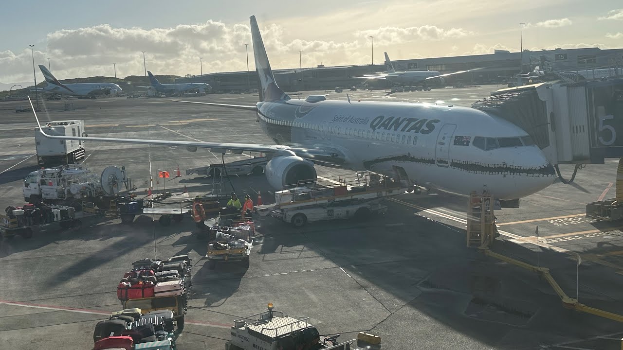 Our Flight - Qantas 737-800 Safety Video & Take Off Auckland to Melbourne, seat 6F - 16 July 2024