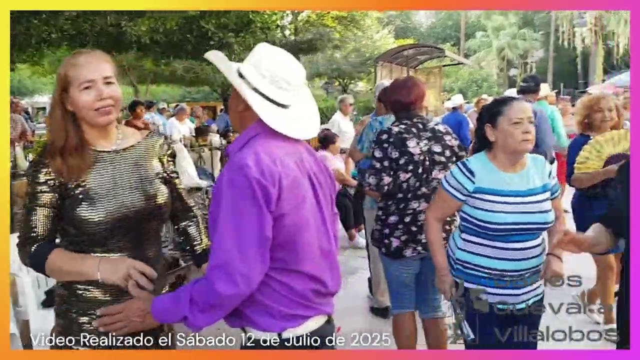 BAILE EN LA PLAZA DE ARMAS DE LA CIUDAD DE TORREON COAHUILA MEXICO (NO Cuento con Derechos de Autor)
