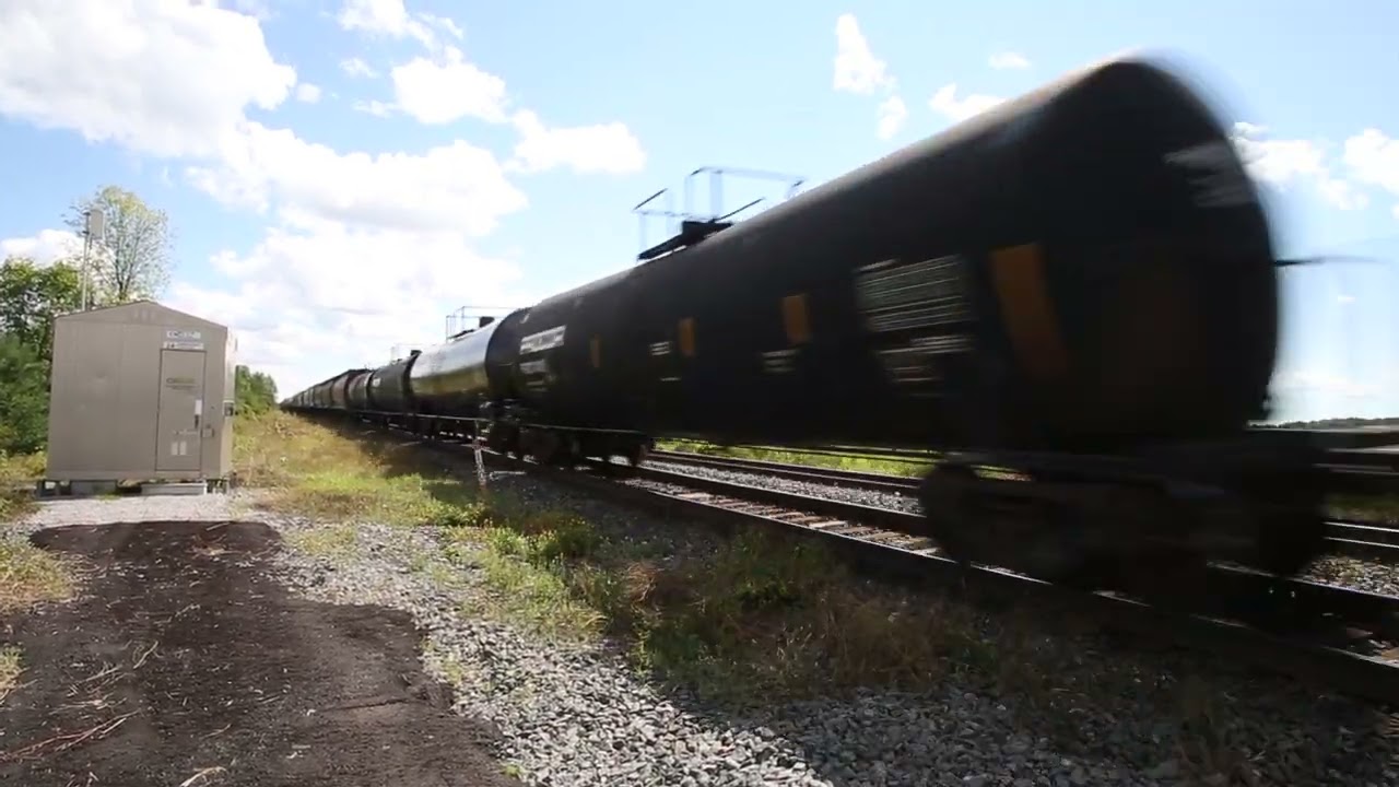 100 cn! 2911 and CN 3147 speed though brechin train meet #railfaning #railways part1
