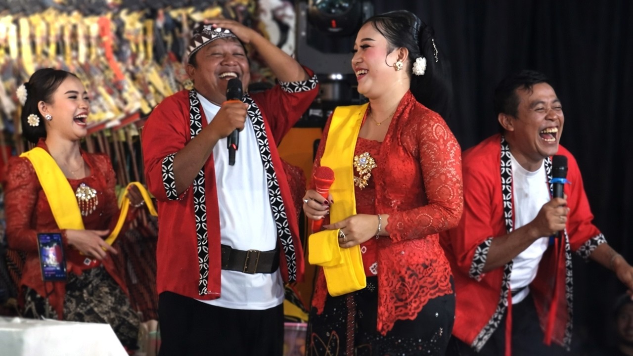 SALING BONGKAR NAMA ASLI! - LIMBUKAN LUCU CAK KOMET SLENDRO - WAYANG DI KAMPUNG SAMIN BOJONEGORO