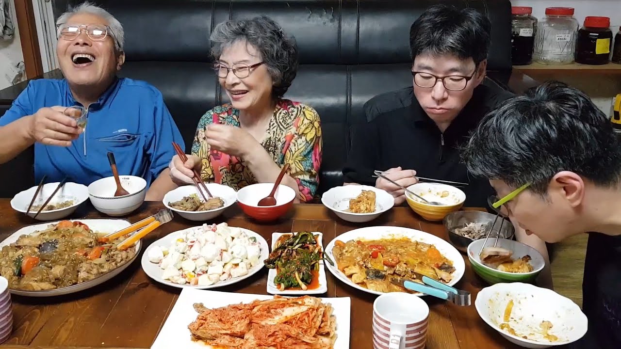 Семейная еда! Курица на пару Андонг, курица на пару из роз, старинный салат, кимчи
