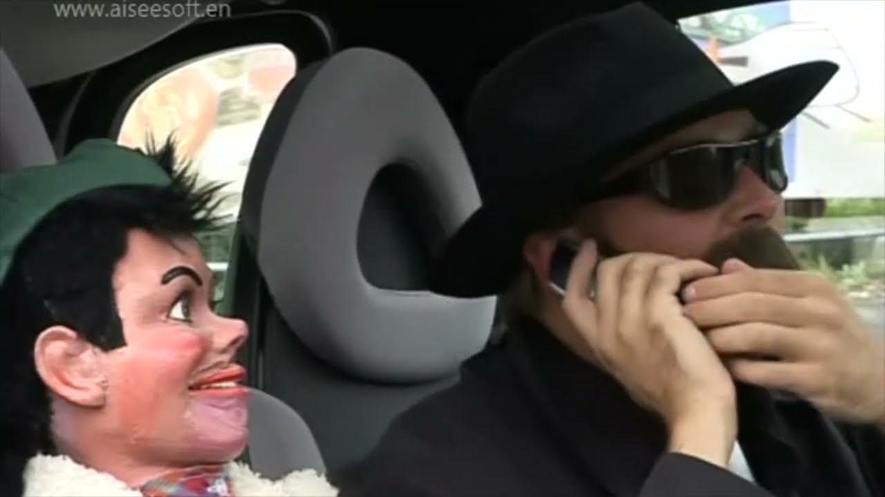 Marco als Superboef in Clown Bassie: De Speurtocht naar Charly