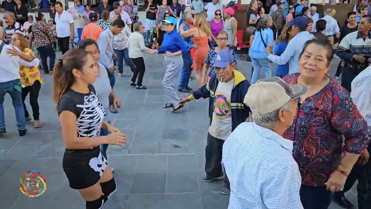 🛑🛑Asi baila mi gente de tampico el día de muertos, celebrando en grande Plaza hijas de tampico🇲🇽🧌
