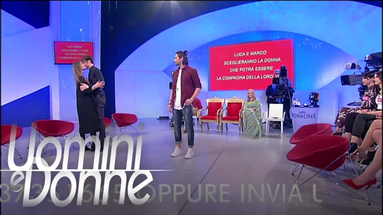 Uomini e Donne, Trono Classico - Un bacio inaspettato