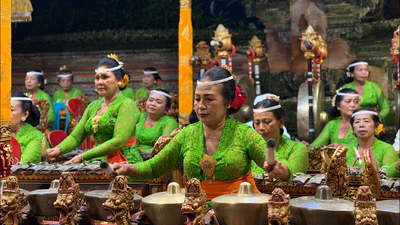 Sekaa Gong PKK Madia Sari Banjar Tengah Peliatan Ngayah Ring Pura Dalem Puri Peliatan Ubud 