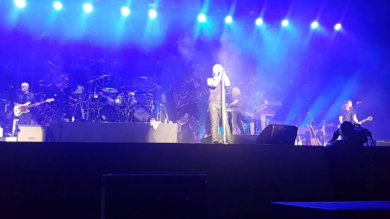Bon Jovi - 2015 Live in Seoul (Livin' On A Prayer)