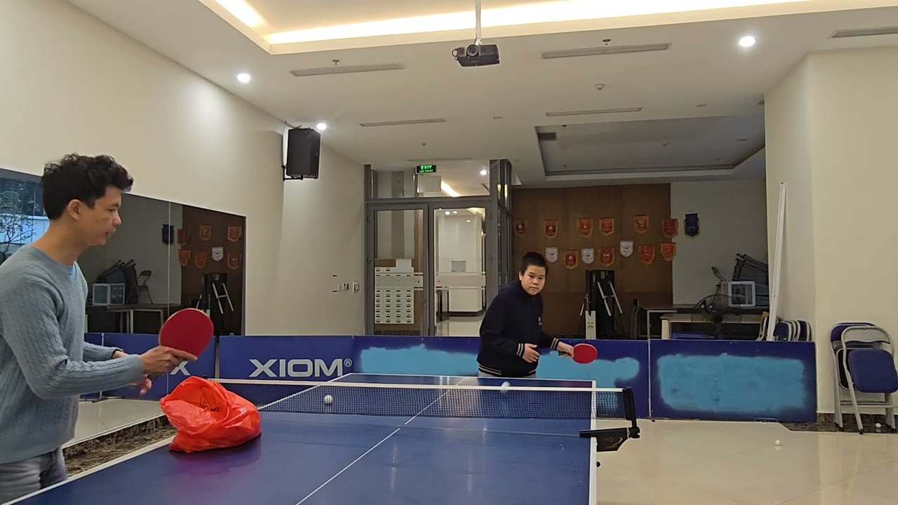 Đôi công di chuyển phải trái
