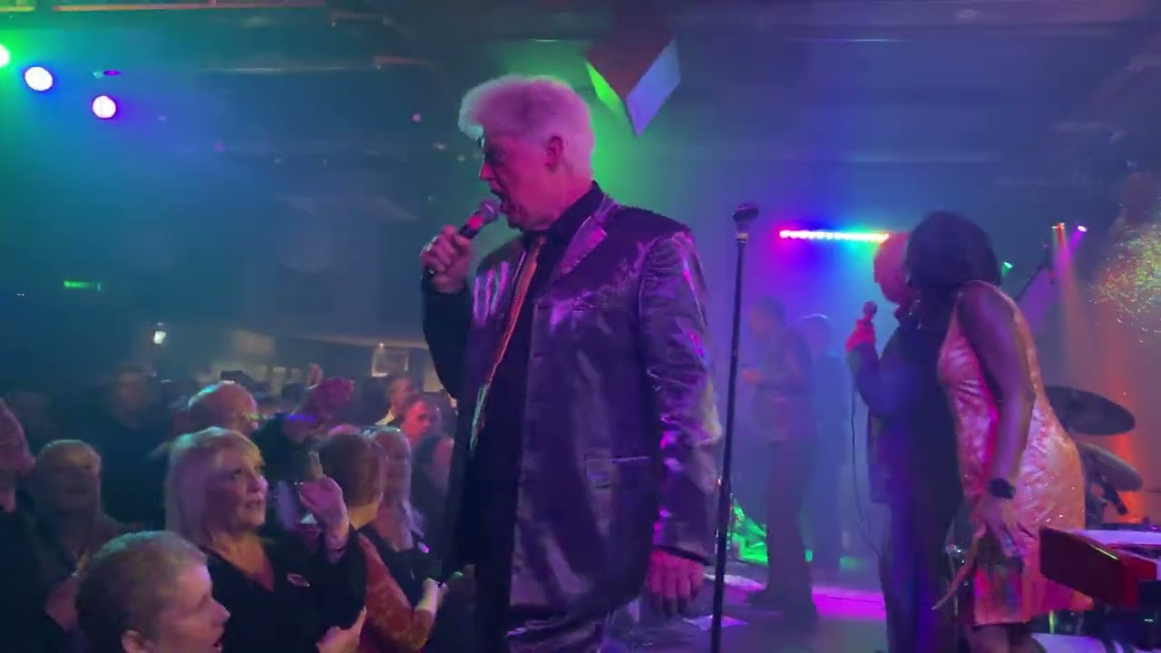 Darts : Daddy Cool / the girl can’t help it (Live) 25th February 2022