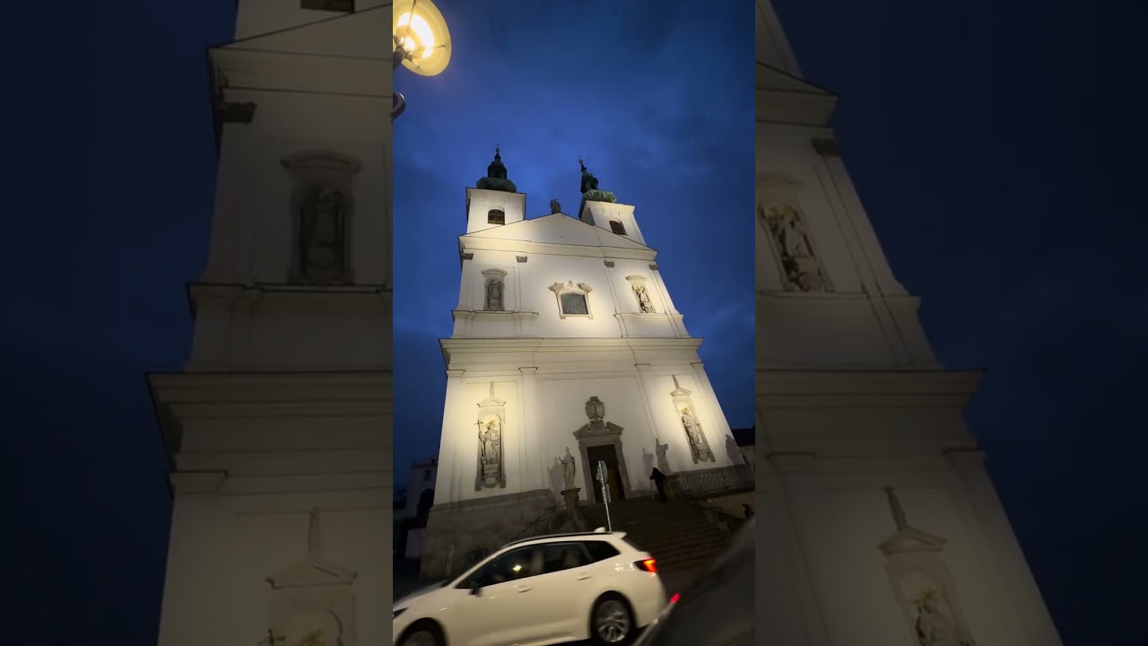 Brno-dominikánské náměstí kostel sv. Michala večerní zvonění