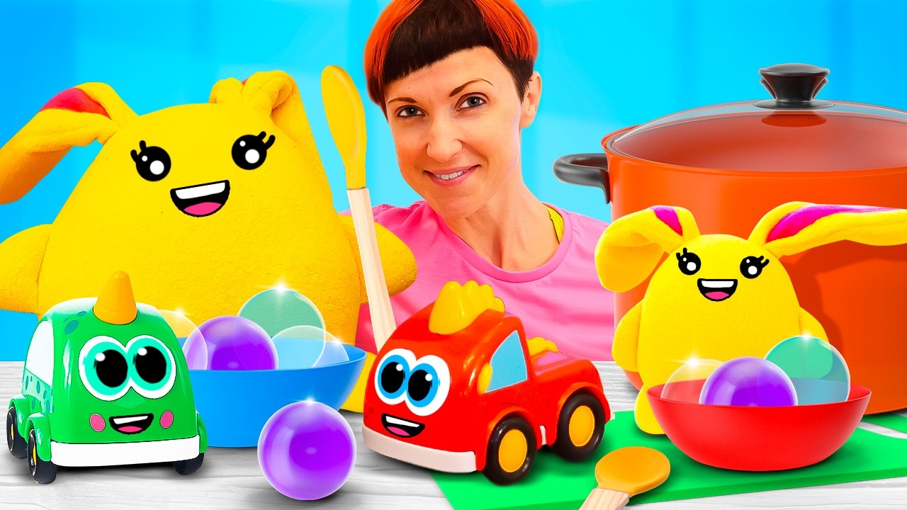 Lucky il coniglio giocattolo gioca con la mamma e con i suoi giochi preferiti!