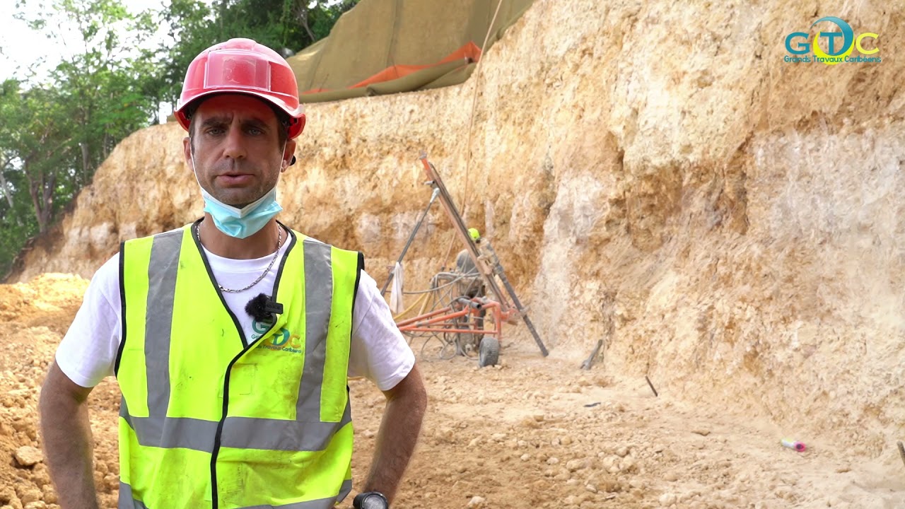 Chantier GTC Guadeloupe Abymes Paroi clouée par passe alternée avec  revêtement végétalisable.